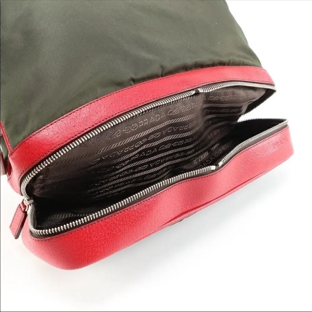 Auth Prada red leather and green nylon hand bag - Picture 9 of 16